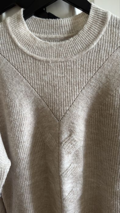 Sacoor Sweaters, made of very soft knit fabric. Impeccable!!64739218457729121
