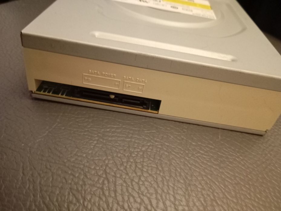 Napęd DVD ROM DRIVE model DH 16D5S działa wszystko