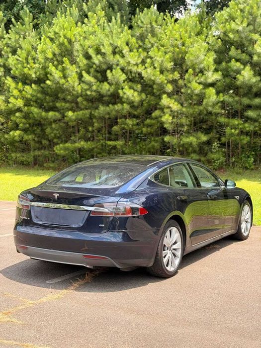 Tesla Model S      2015