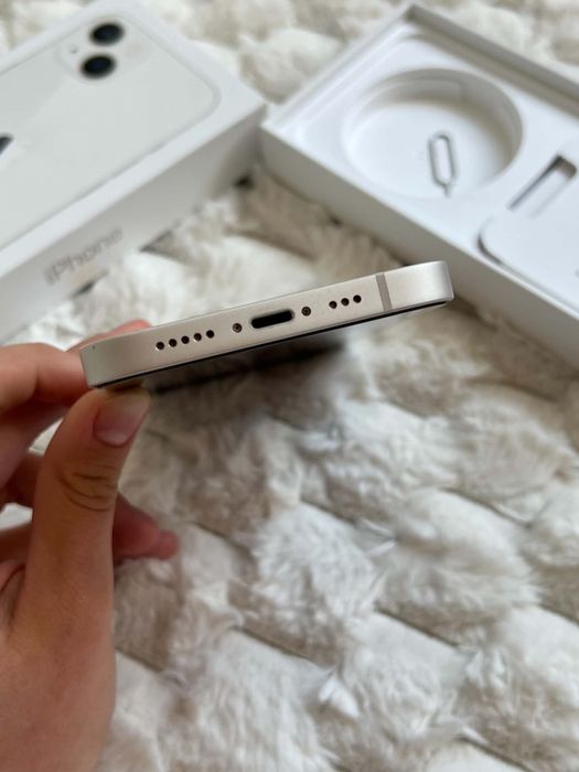 Iphone 13 kolor biały.