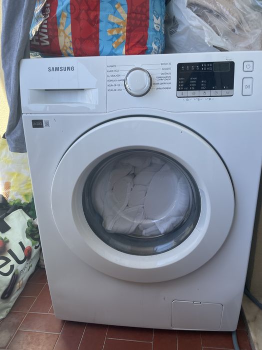 Geladeira e maquina de lavar roupa