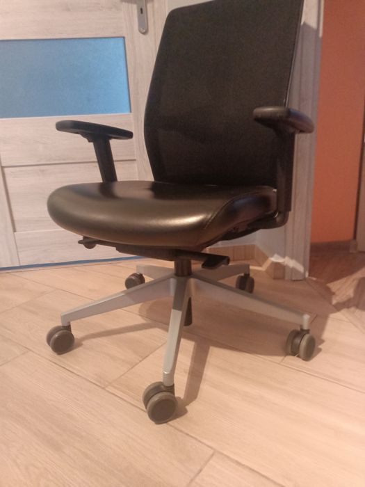 Sprzedam fotel na kółkach
