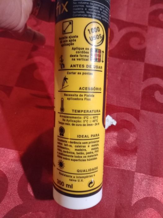 Cola e veda para telhas