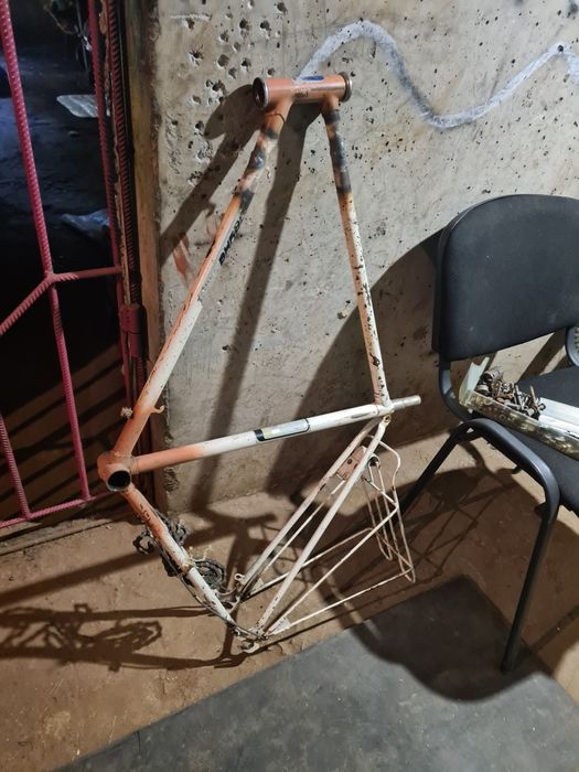 Колёса, рамы, рули, обода, багажник, сидушки и т.д.