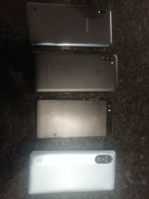 Telemóveis ZTE e Samsung para peças