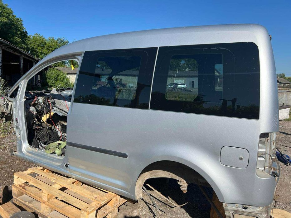 Кузов криша дах лонжерон бочина четверть поріг Caddy Touran Кадді Туран