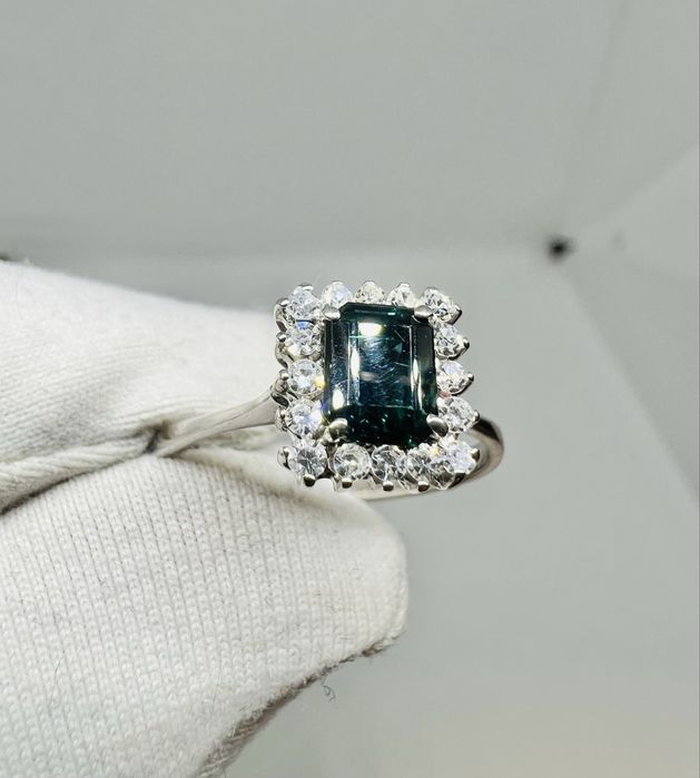 Золота каблучка 750 з натуральними сапфіром та діамантами. Бриллианты.