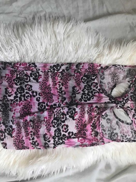 T-shirt 100% Algodão assimétrica com estamapado leopardo