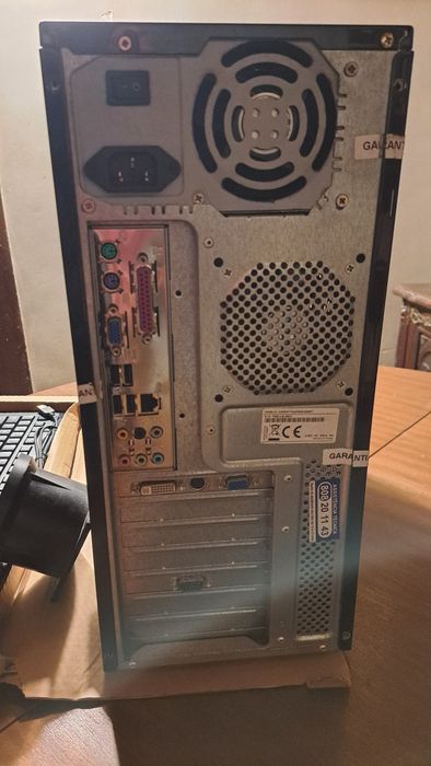 Desktop Tsunami + monitor + placa de video + teclado
