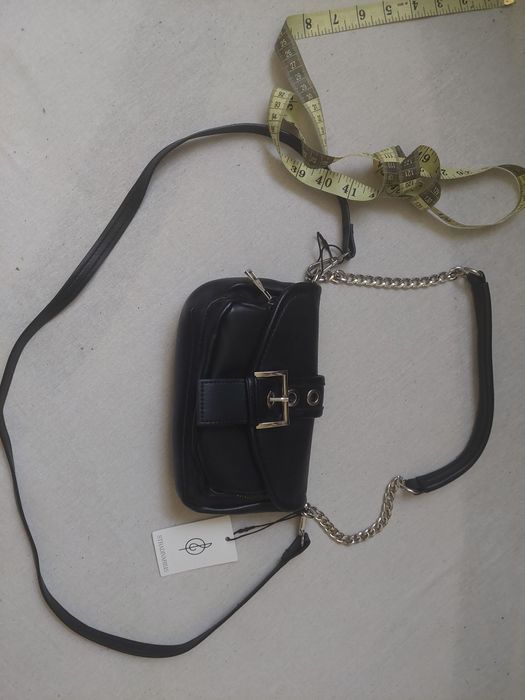 Czarna torebka Stradivarius