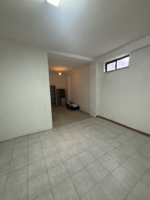 Garagem Espaçosa com Luz Natural e Agua