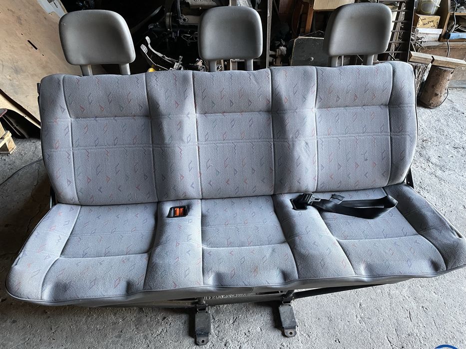 VW caravelle t4 kanapa trójka