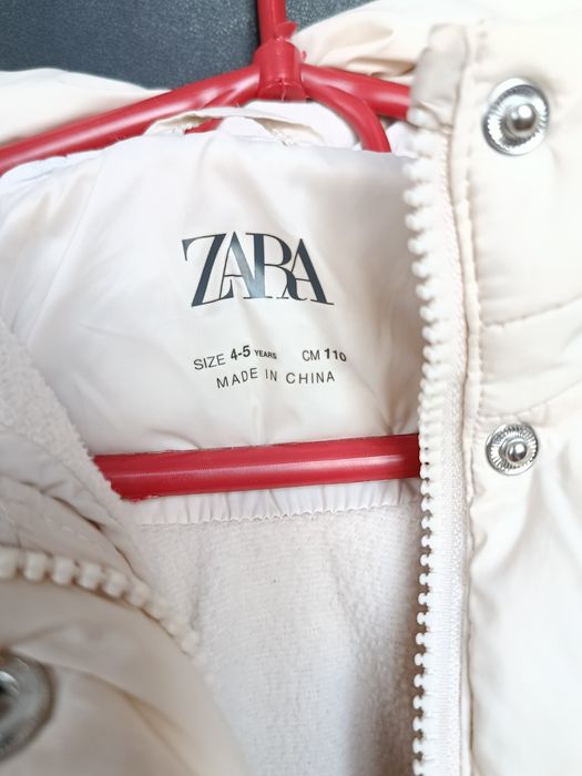 Куртка на дівчинку