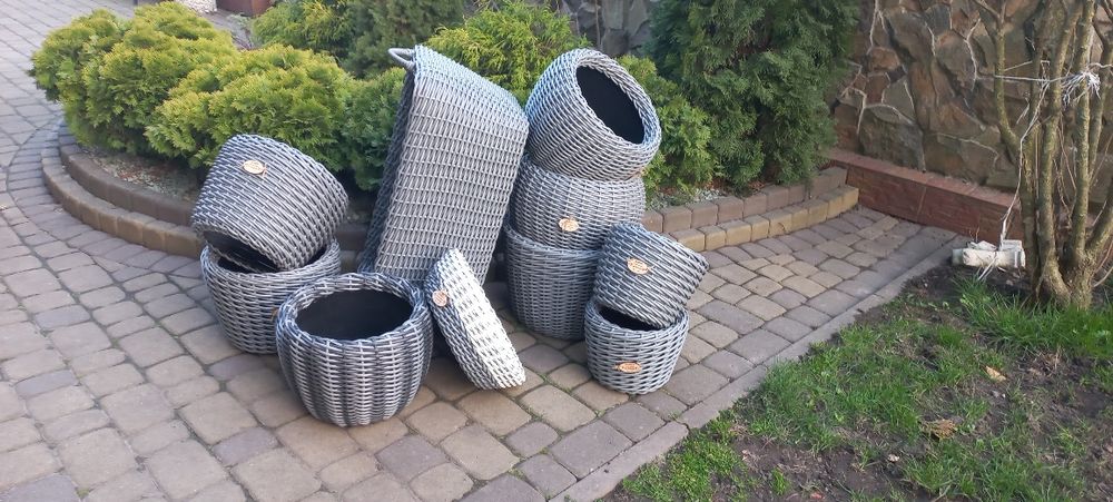 Кашпо з ротангу.