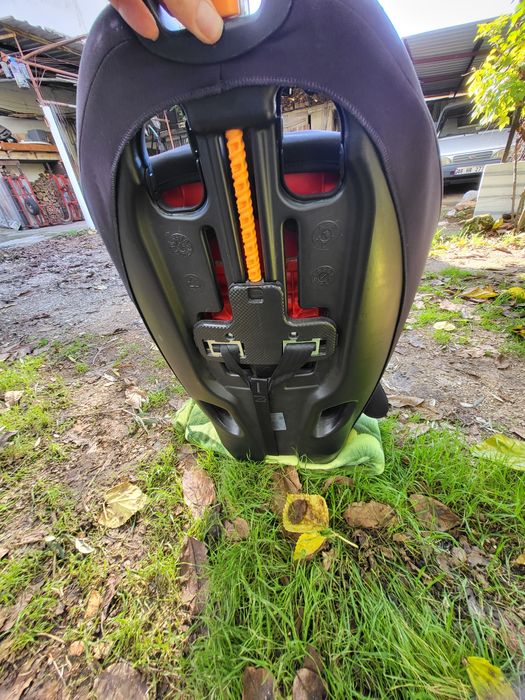 Продам автокрісло Chicco