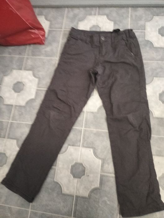 Подарую штани на хлопчика 128-140