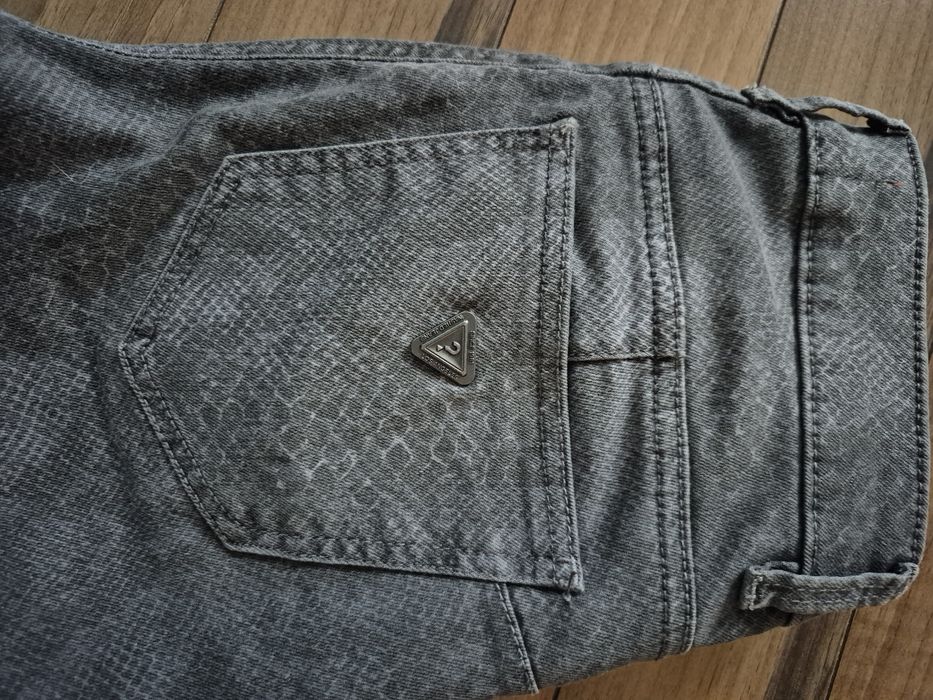 Jeansy Guess 24.