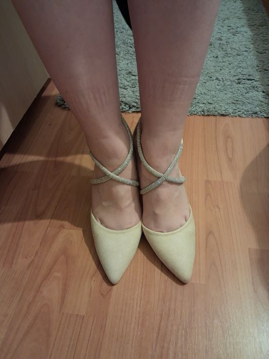 Sapatos abertos novos, elegantissimos