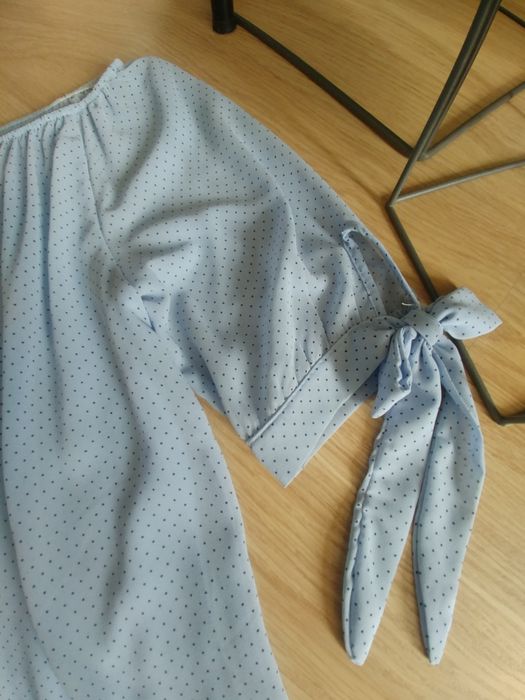 Bluzka błękitna w groszki , rozm. one size - NOWA