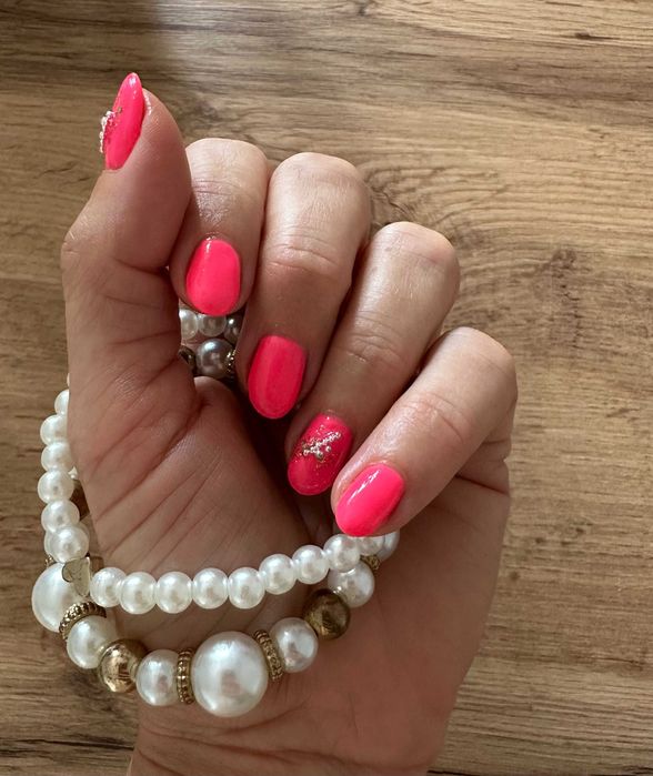 Paznokcie  żelowe / hybrydowe