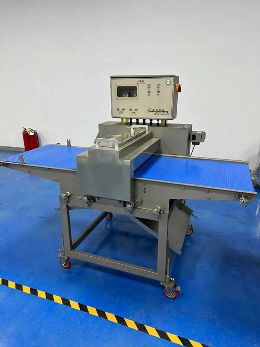 Професійна машина для делікатної нарізки свіжого м’яса, курячого філе