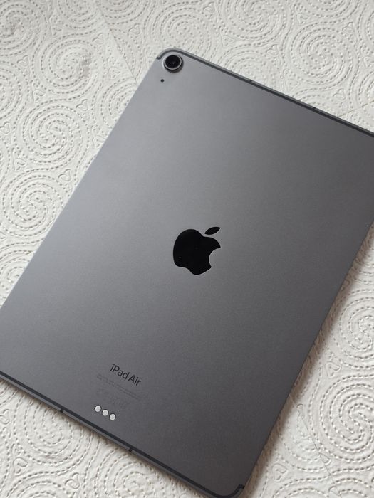 iPad Air 5th M1 A2589 справний + сім карта