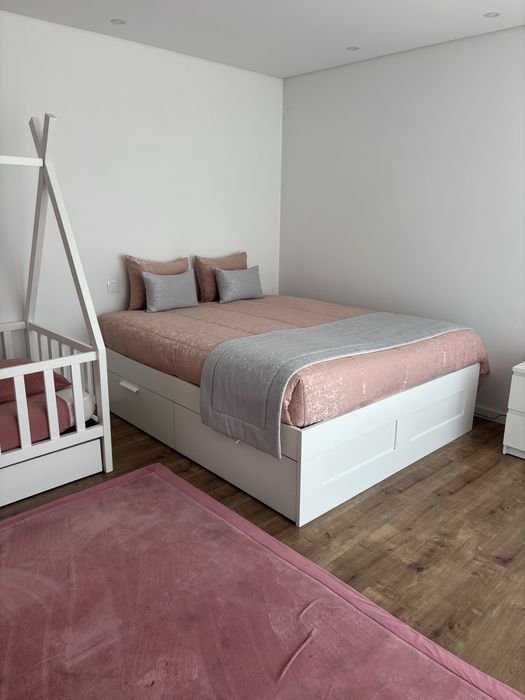 Cama Montessori Lacada com 2 camas +. Cama casal (inclui estrado)