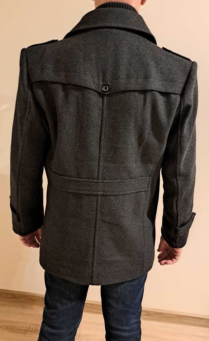 Płaszcz o klasycznym kroju