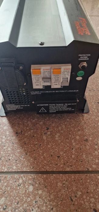Інвертор преобразователь 12v 220v