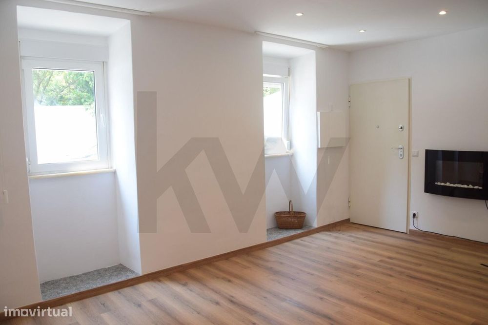 ✨ T1 Renovado no Dafundo: Conforto e Modernidade junto ao Tejo ✨