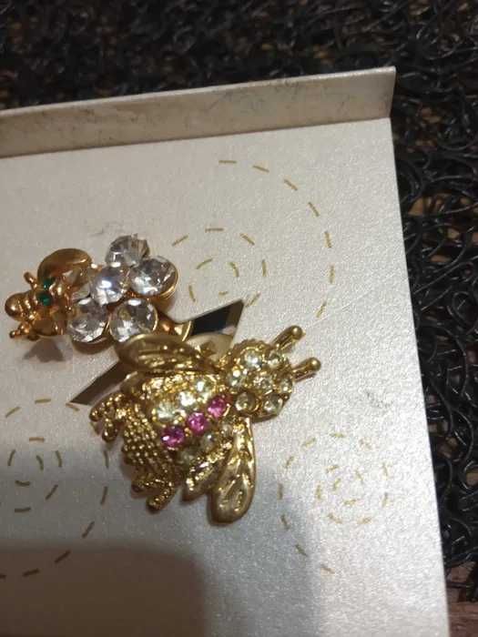 Бижутерия: Брошь пчела, подвеска солнце