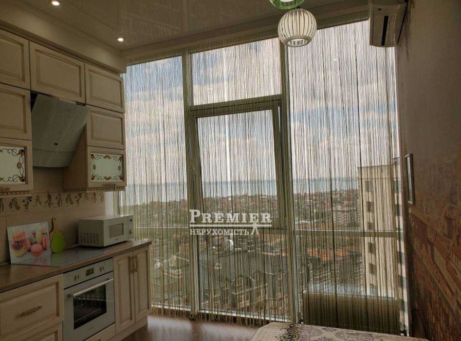 Продам сучасну 3-кімнатну квартиру з прямим видом моря