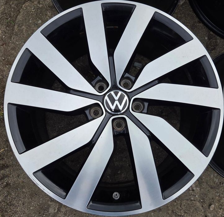 Felgi aluminiowe Vw Passat Sharan Arteon T-Roc 8x18 ET44 5x112
