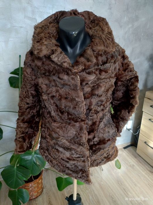 Futro z karakuł, brązowe.