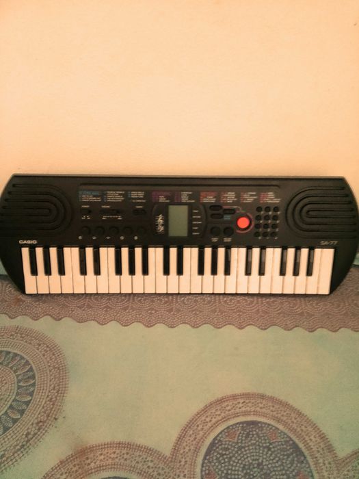 Mini órgão Casio SA-77
