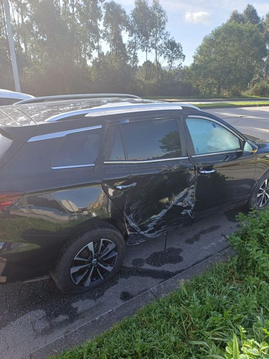 MG5 SW EV Acidentado