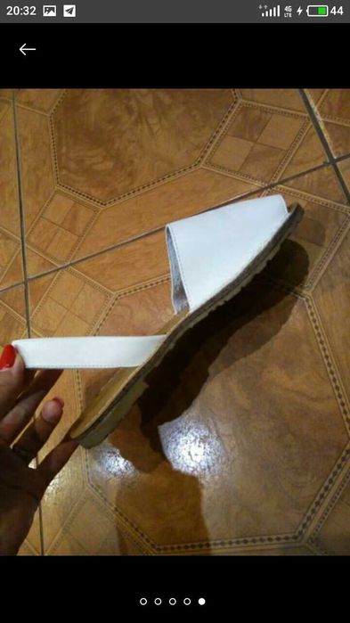 Жіночі босоніжки білі