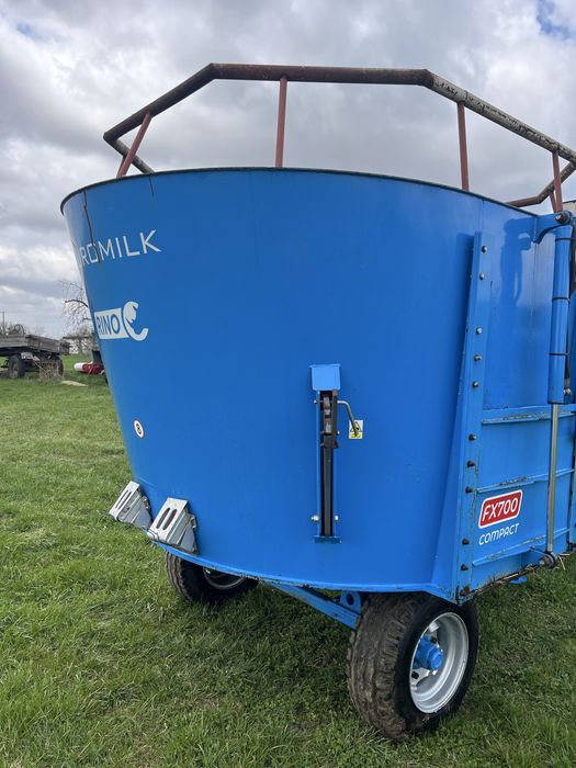 Paszowóz euromilk RINO FX700compact