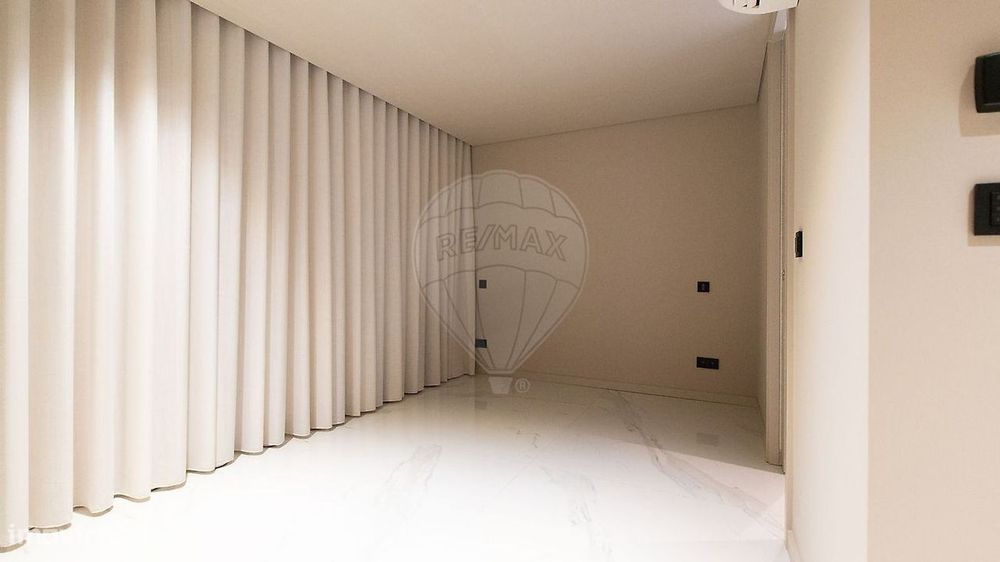Moradia T4 para venda