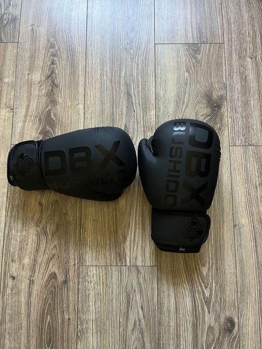 Sprzęt bokserski rękawice,ochraniacze,owijki