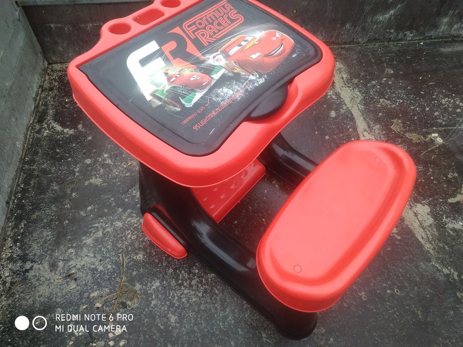 Stolik dziecięcy z zygzakiem sprzedam