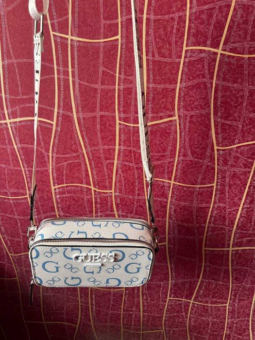 Сумочка Guess не ношенна
