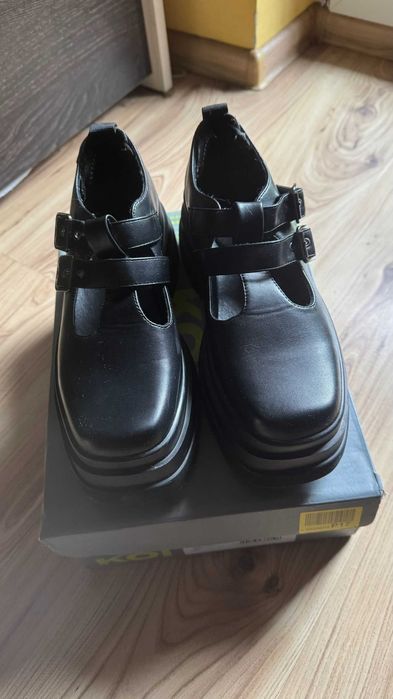 Buty KOI  w stylu Wednesday