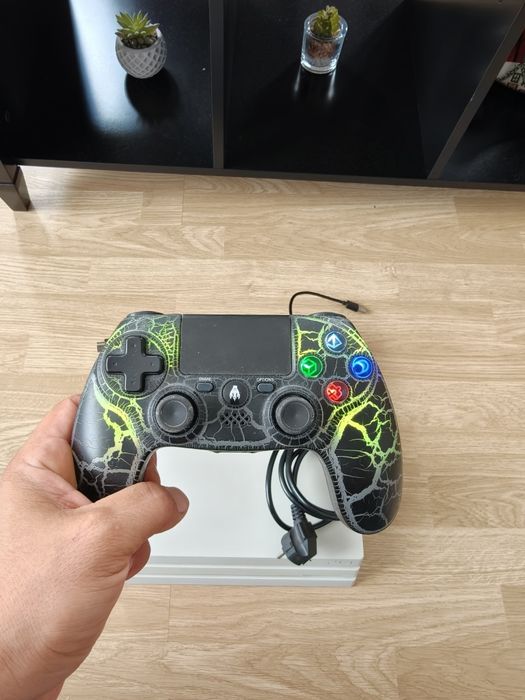 PlayStation 4 Pro Branca Desbloqueada HEN 12.52C/Comando