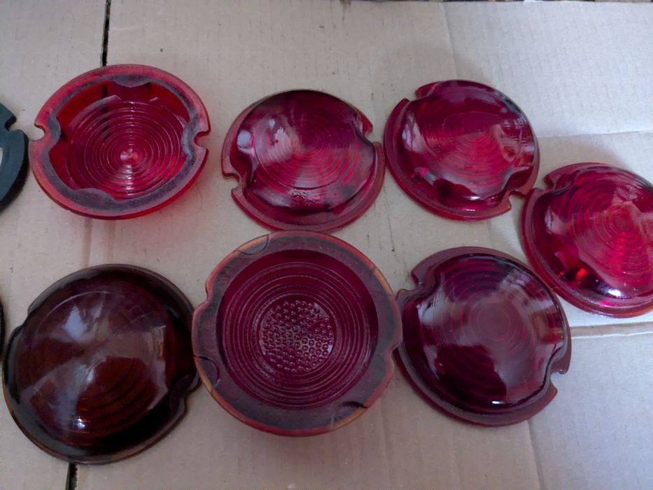 Скло заднього ліхтаря