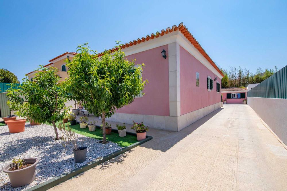 Moradia com anexo em Vila Nogueira de Azeitão