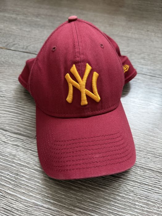 Czapka z daszkiem New Era - burgund - żółty