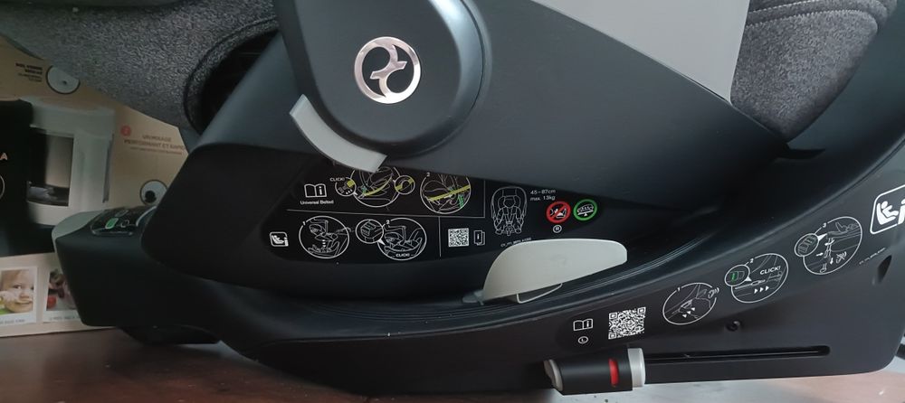 Fotelik samochodowy Cybex - komplet,  z bazą