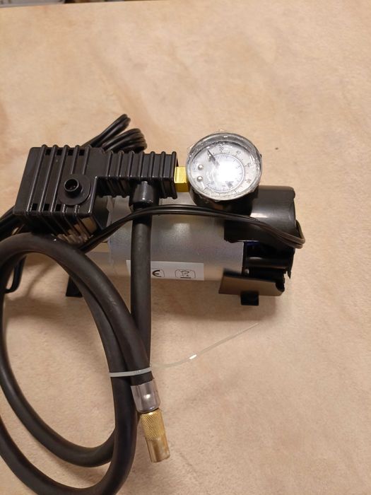 Solidny Metalowy kompresor samochodowy 12V