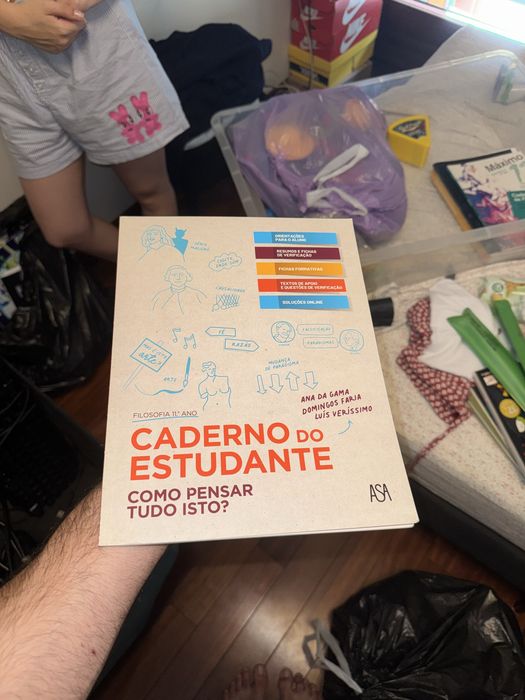 Manual e Caderno de Atividades de Filosofia 11°ano
